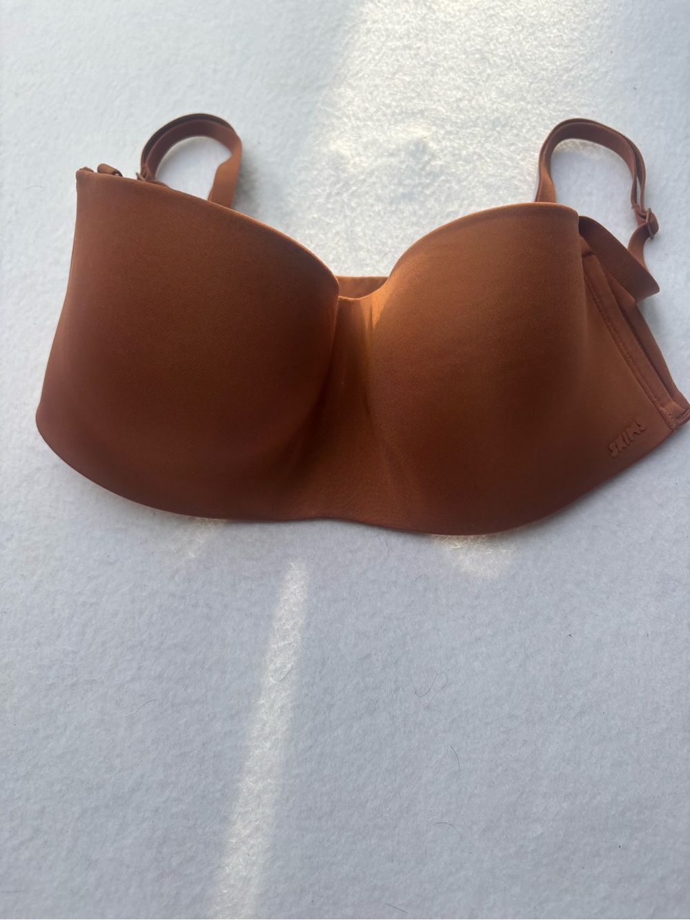 SKIMS Strapless Convertible Bra in Rust